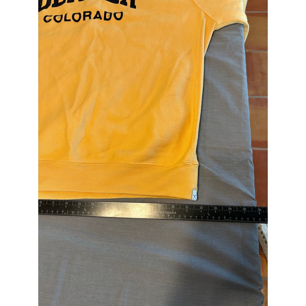 Vineyard Crew Denver Colorado Sweatshirt Mens XL Yellow Pullover Fleece 2120-M - Picture 9 of 10